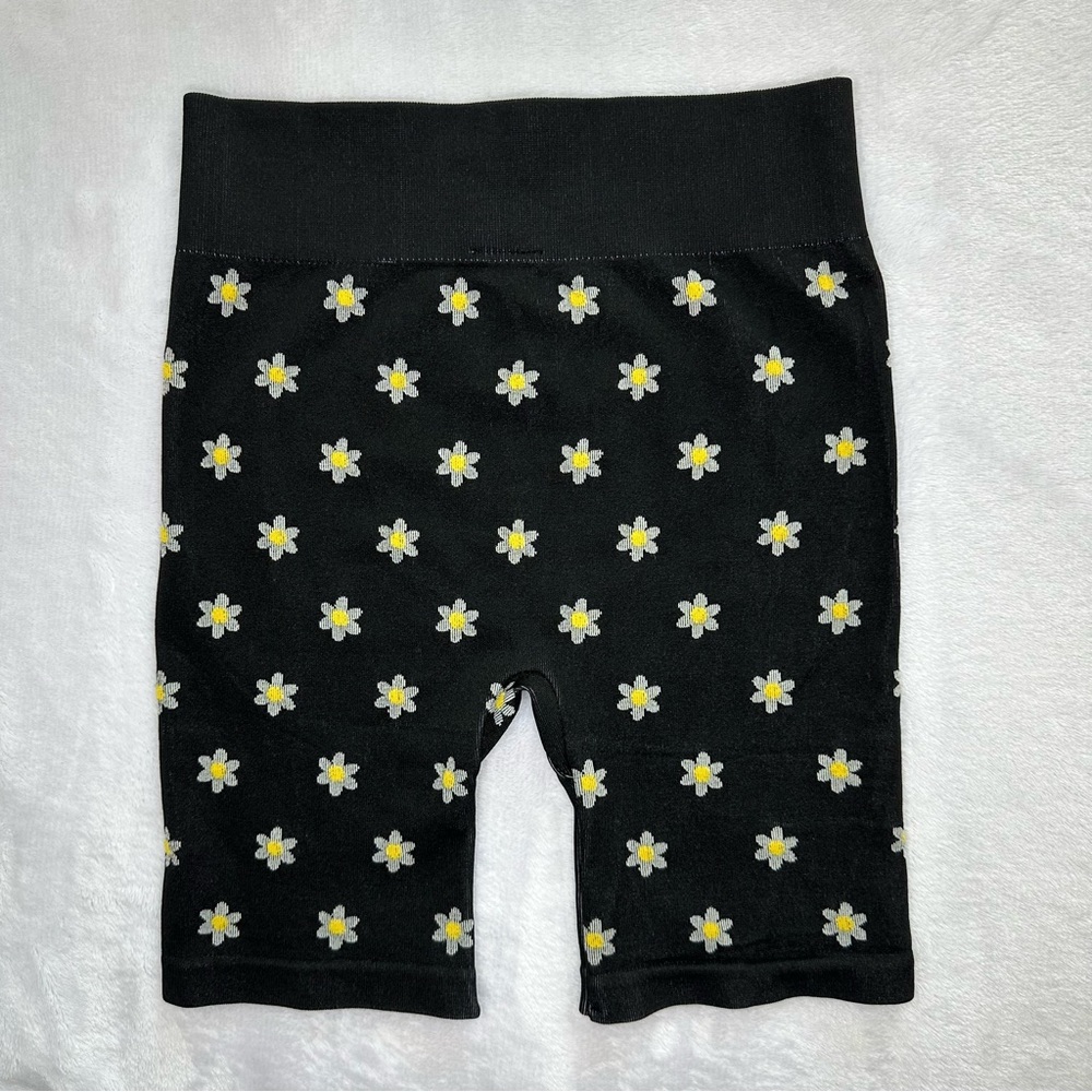 Black Biker Shorts Floral Daisy Super Stretchy Size S/M